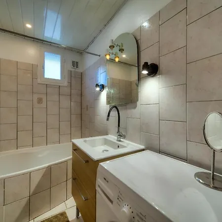 La Petite Fontainoise Apartament *